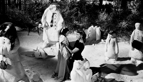 Meet Me in St. Louis Christmas Scene