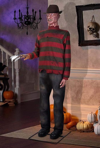 Main view of Freddy Krueger Animatronic