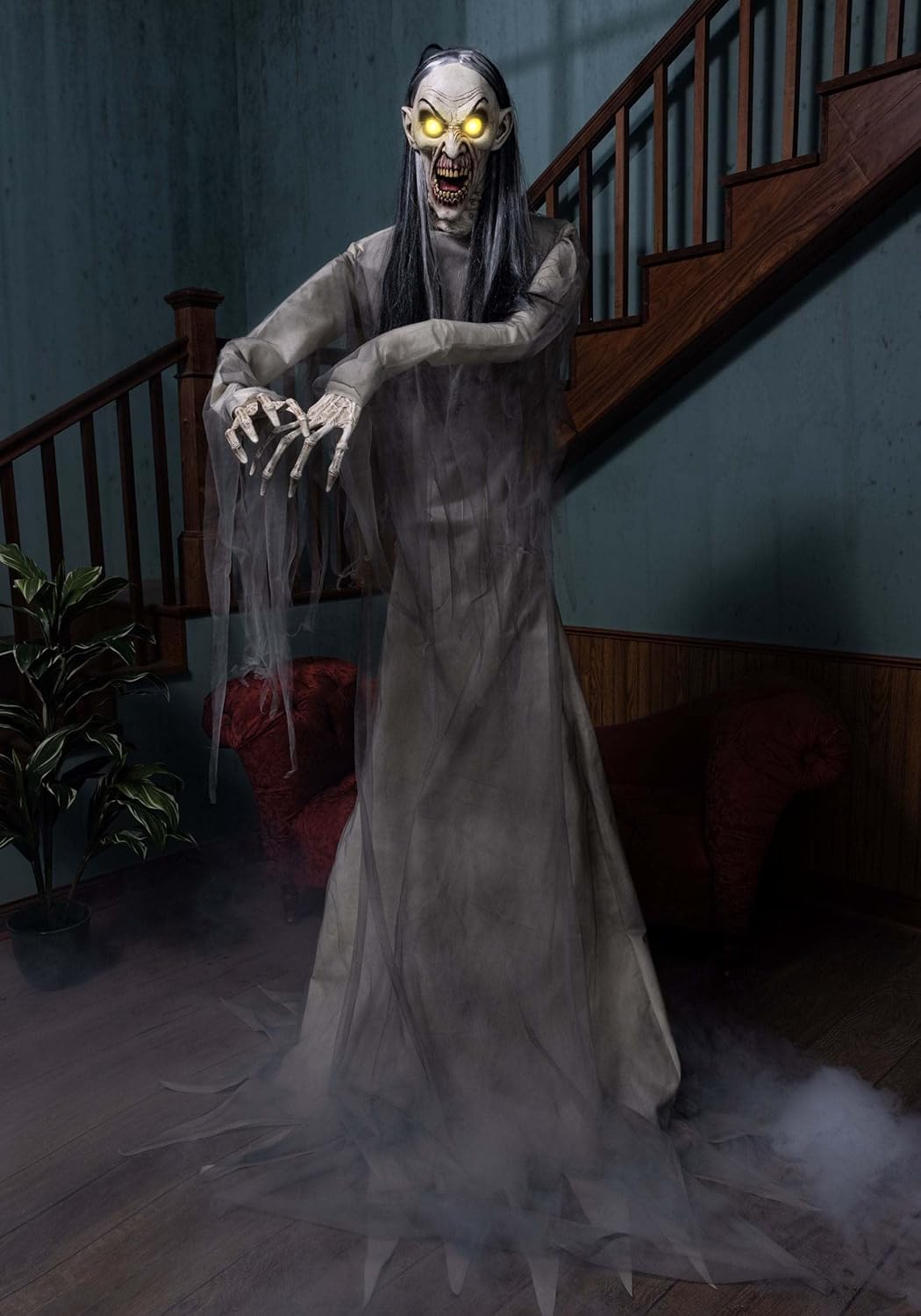 Main view of the banshee's glowing face and skeletal arms