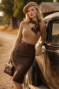 DIY Bonnie Parker Costume with beret and 1930s skirt