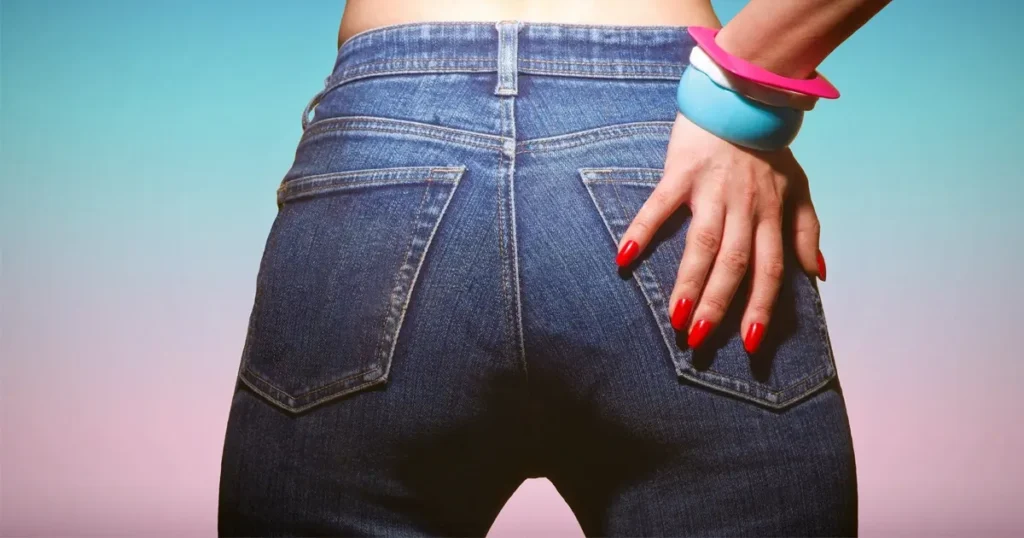 Slaxx Review (2020) featuring a pair of possessed killer jeans in a bloody horror comedy set inside a clothing store.