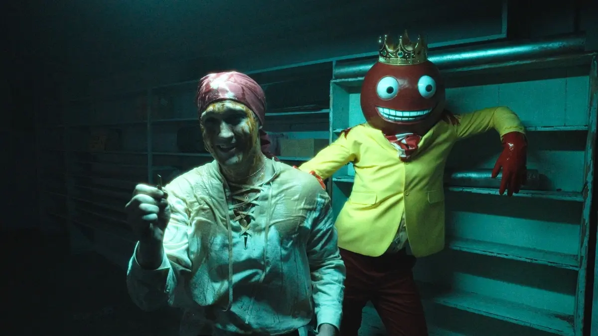 V/H/S/Halloween Review featuring the twisted Halloween candy nightmare of the Fun Size segment