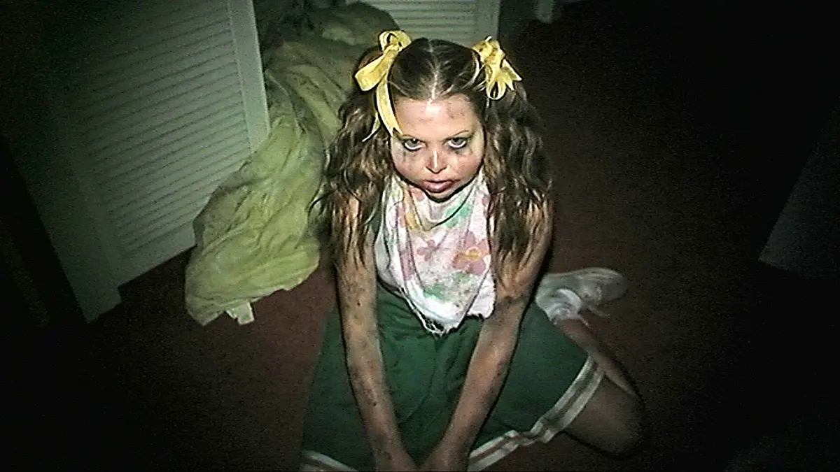 V/H/S/Halloween Review featuring the terrifying trick-or-treat nightmare of the Coochie Coochie Coo segment